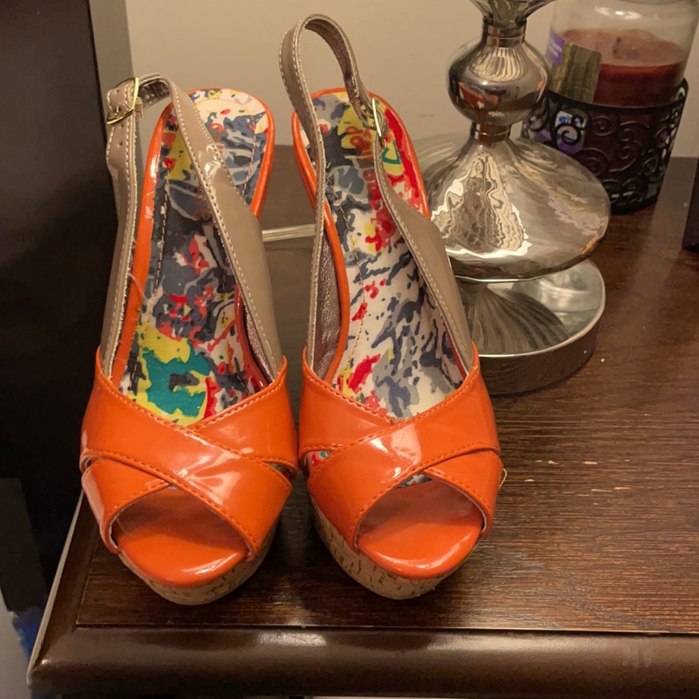 Size 7/37 orange and taupe with cork accent sandal